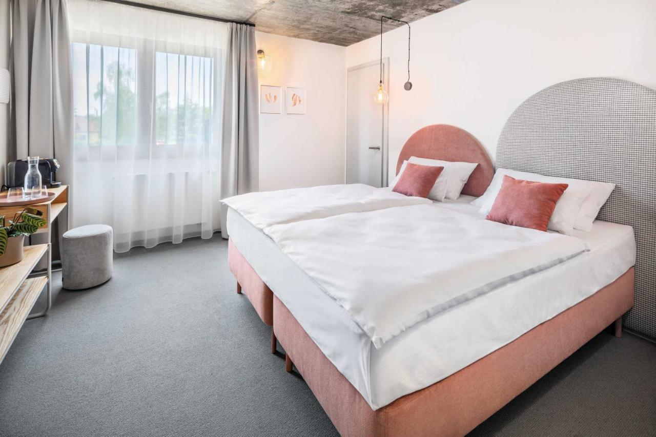 Boutique Hotel Mezi Svy Hradec Králové エクステリア 写真