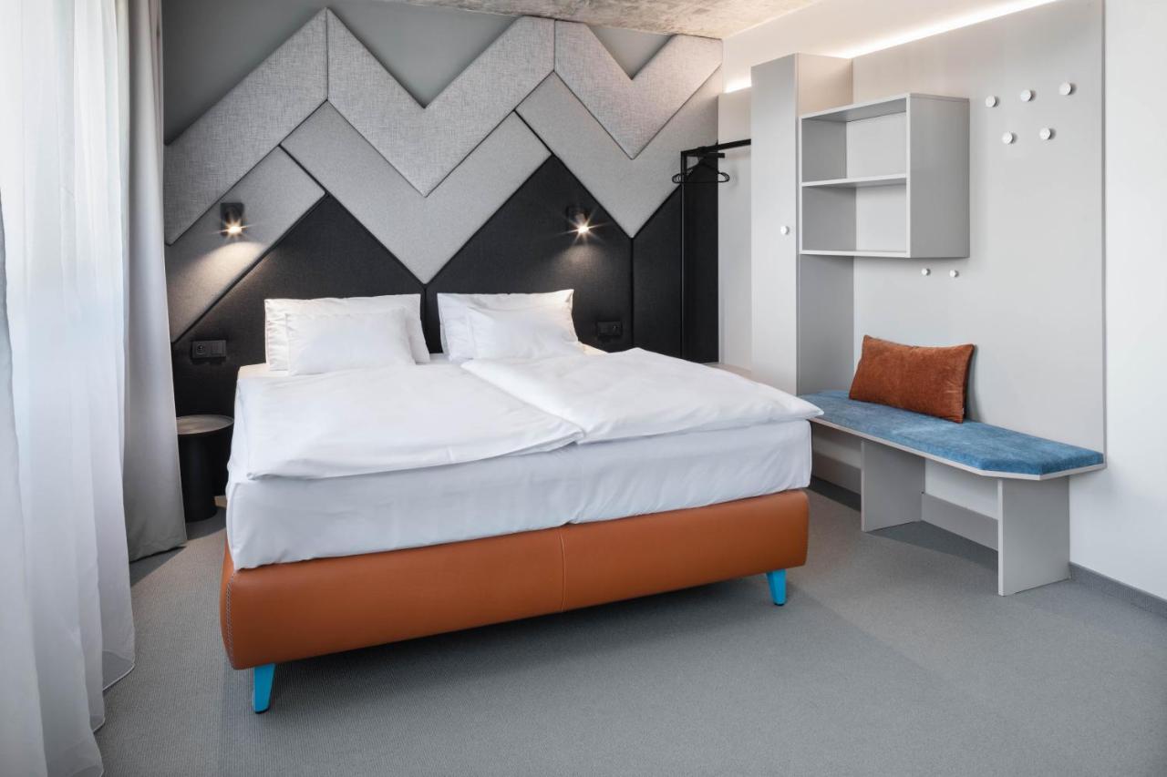 Boutique Hotel Mezi Svy Hradec Králové エクステリア 写真